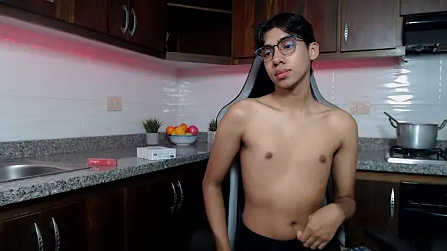 Snapshot of Eros_Lux chatting on 2, 5, 2026 Eros Lux online show from 2, 5, 2026