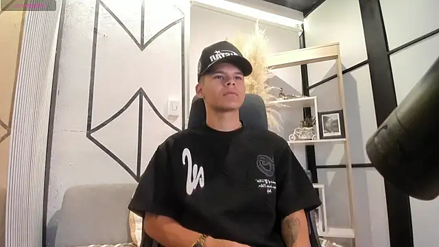 Snapshot of DylanRoyce_ chatting on 12, 5, 2026 DylanRoyce online show from 12, 5, 2026