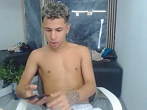 Hollmanhot online show from 7, 4, 2026