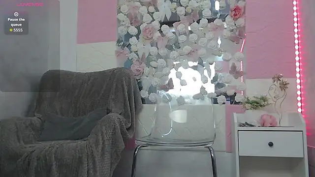 EmberLuna  online show from 27, 6, 2026