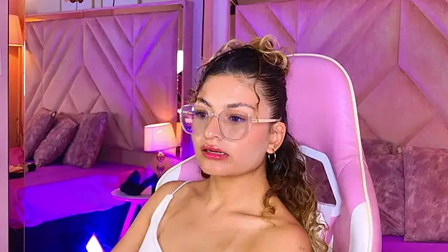 emilyjonesss  online show from 9, 4, 2026