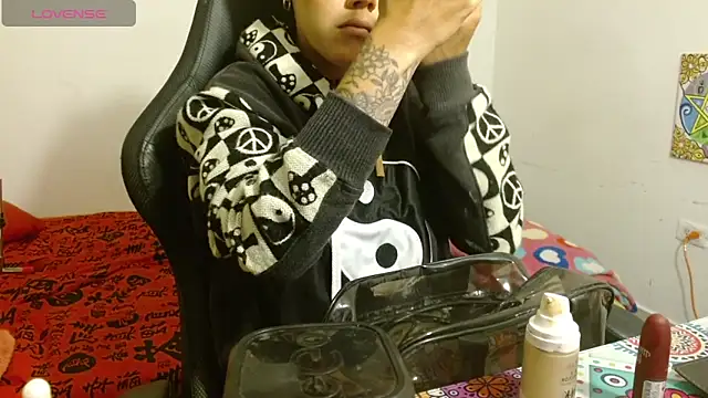 Snapshot of Divinejewel69 chatting on 14, 4, 2026 Divinejewel69 online show from 14, 4, 2026