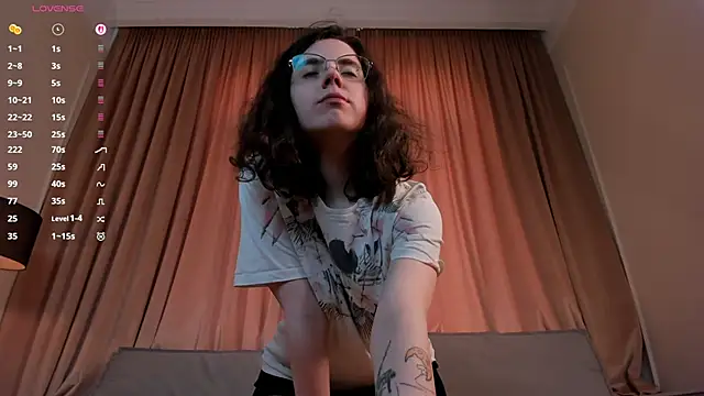 Snapshot of MuiEagan chatting on 12, 4, 2026 MuiEagan online show from 12, 4, 2026