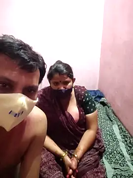 gujjuhotcouple online show from 4, 3, 2026