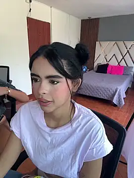 Snapshot of kitty_rousse01 chatting on 19, 3, 2026 kitty rousse01 online show from 19, 3, 2026