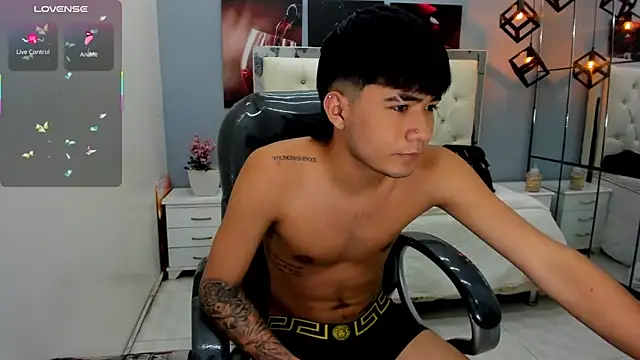 Snapshot of Thiago_collinss chatting on 18, 6, 2026 Thiago collinss online show from 18, 6, 2026