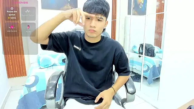 Snapshot of Thiago_collinss chatting on 10, 7, 2026 Thiago collinss online show from 10, 7, 2026