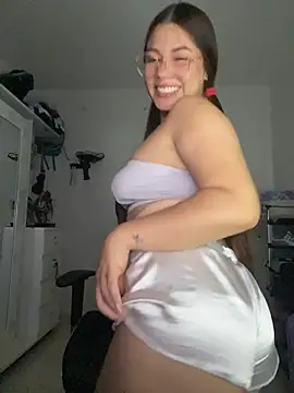 Snapshot of Lizziegrey001 chatting on 1, 4, 2026 Lizziegrey001 online show from 1, 4, 2026