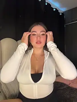 Snapshot of SamanthaValmont chatting on 19, 4, 2026 SamanthaValmont online show from 19, 4, 2026