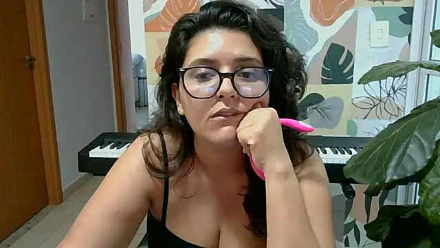 Snapshot of midsize_94 chatting on 26, 5, 2026 midsize 94 online show from 26, 5, 2026