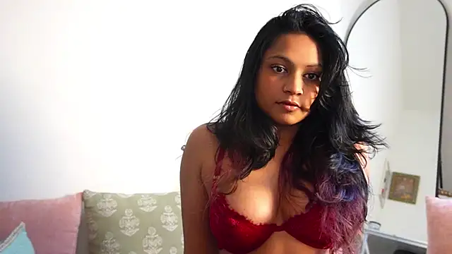 Snapshot of itsjustzara chatting on 4, 3, 2026 itsjustzara online show from 4, 3, 2026