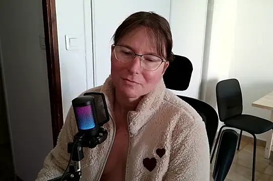 Snapshot of Jessica_hotTime chatting on 2, 4, 2026 Jessica hotTime online show from 2, 4, 2026