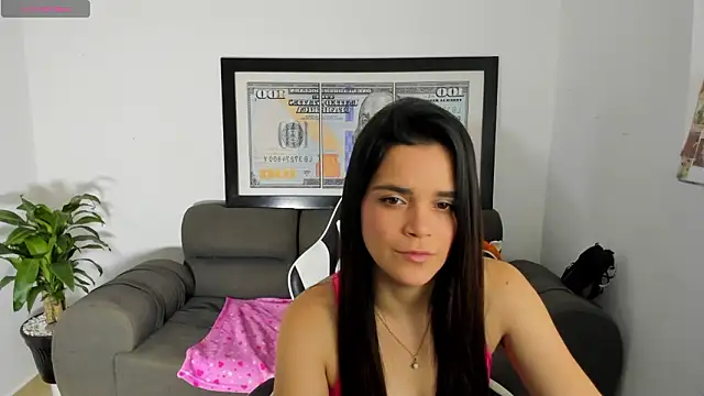 Snapshot of LucianaMoreaux chatting on 1, 3, 2026 LucianaMoreaux online show from 1, 3, 2026