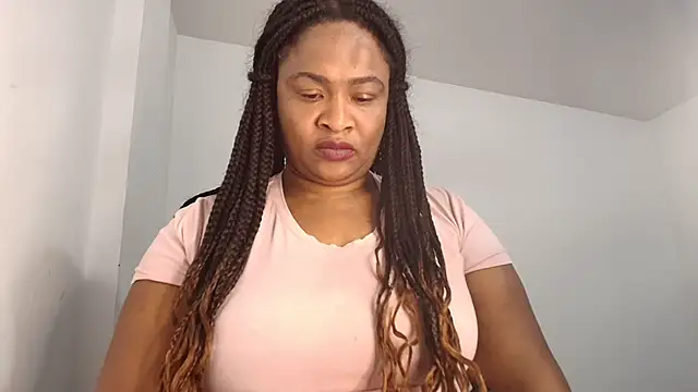 Snapshot of luxy_benet chatting on 18, 4, 2026 luxy benet online show from 18, 4, 2026