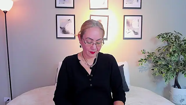Snapshot of Victoria_Firee chatting on 11, 6, 2026 Victoria Firee online show from 11, 6, 2026