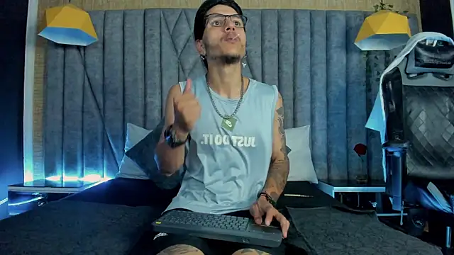 Snapshot of DanteLuxx chatting on 1, 3, 2026 DanteLuxx online show from 1, 3, 2026