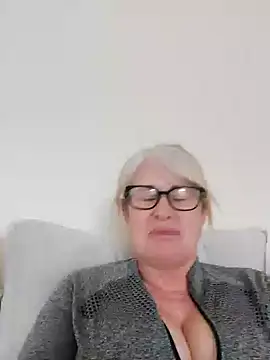 Snapshot of FlirtyFleur-x chatting on 27, 3, 2026 FlirtyFleur-x online show from 27, 3, 2026