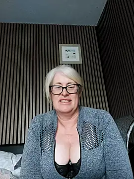 FlirtyFleur-x online show from 7, 5, 2026