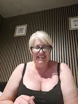 FlirtyFleur-x online show from 24, 5, 2026