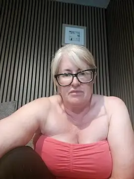 FlirtyFleur-x online show from 25, 5, 2026