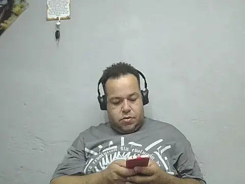 Snapshot of UrsoBissexualPauGrosso chatting on 28, 3, 2026 UrsoBissexualPauGrosso online show from 28, 3, 2026