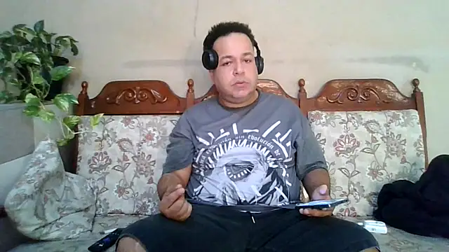 Snapshot of UrsoBissexualPauGrosso chatting on 13, 5, 2026 UrsoBissexualPauGrosso online show from 13, 5, 2026