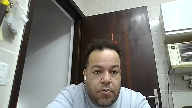 Snapshot of UrsoBissexualPauGrosso chatting on 27, 5, 2026 UrsoBissexualPauGrosso online show from 27, 5, 2026