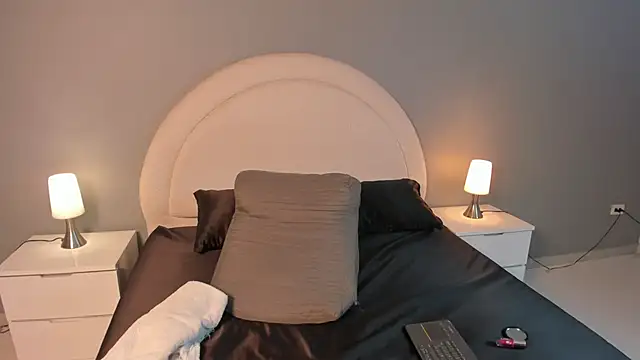 zoepinkett online show from 23, 3, 2026