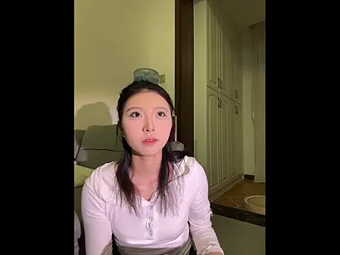 Snapshot of Y--F--LOVE chatting on 3, 3, 2026 Y--F--LOVE online show from 3, 3, 2026