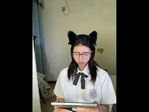 Snapshot of Y--F--LOVE chatting on 3, 4, 2026 Y--F--LOVE online show from 3, 4, 2026