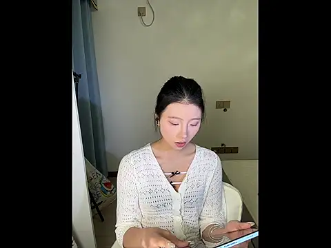 Snapshot of Y--F--LOVE chatting on 7, 4, 2026 Y--F--LOVE online show from 7, 4, 2026