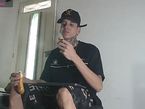 Snapshot of gabriel_reyes21 chatting on 3, 7, 2026 gabriel reyes21 online show from 3, 7, 2026