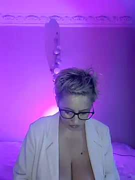 LunaBlaise online show from 10, 4, 2026