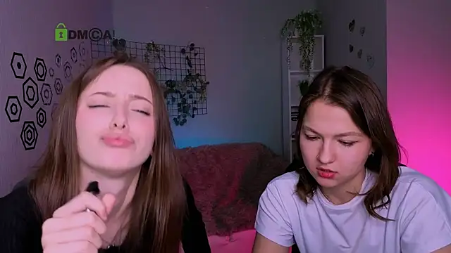 Snapshot of chloe_ley chatting on 29, 4, 2026 chloe ley online show from 29, 4, 2026