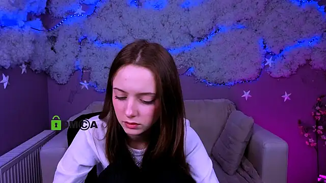 Snapshot of chloe_ley chatting on 30, 4, 2026 chloe ley online show from 30, 4, 2026