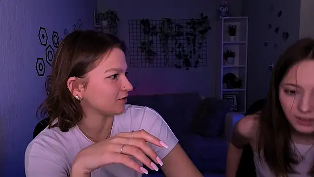 Snapshot of chloe_ley chatting on 26, 5, 2026 chloe ley online show from 26, 5, 2026