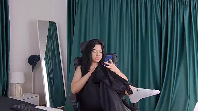 Snapshot of MissNaomiBelle chatting on 20, 6, 2026 MissNaomiBelle online show from 20, 6, 2026