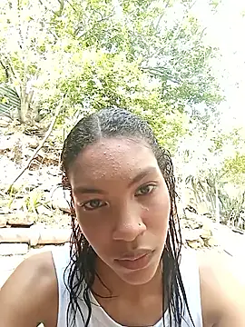Snapshot of ginevere_20 chatting on 24, 4, 2026 ginevere 20 online show from 24, 4, 2026