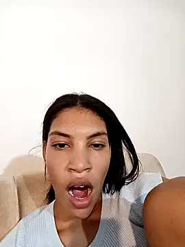 Snapshot of ginevere_20 chatting on 5, 5, 2026 ginevere 20 online show from 5, 5, 2026