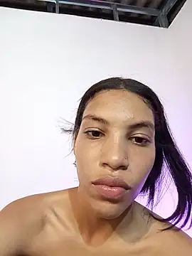 Snapshot of ginevere_20 chatting on 27, 5, 2026 ginevere 20 online show from 27, 5, 2026