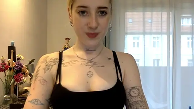 Snapshot of EmmyWet chatting on 19, 6, 2026 EmmyWet online show from 19, 6, 2026