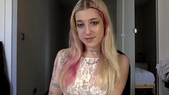 Snapshot of EmmyWet chatting on 11, 7, 2026 EmmyWet online show from 11, 7, 2026