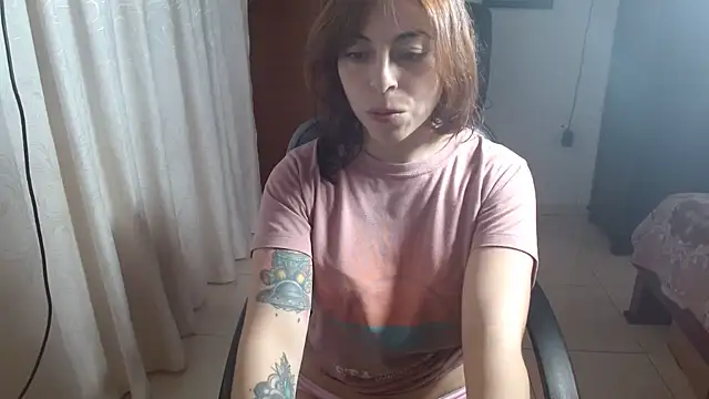 Snapshot of IrisArellano_ chatting on 8, 7, 2026 IrisArellano online show from 8, 7, 2026