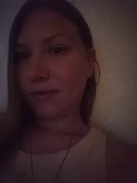 Snapshot of August_Shine chatting on 20, 5, 2026 August Shine online show from 20, 5, 2026