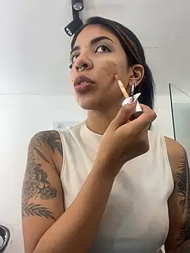 Snapshot of VioletaHills_ chatting on 8, 7, 2026 VioletaHills online show from 8, 7, 2026