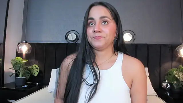 Snapshot of alejandra__garcia chatting on 5, 6, 2026 alejandra garcia online show from 5, 6, 2026