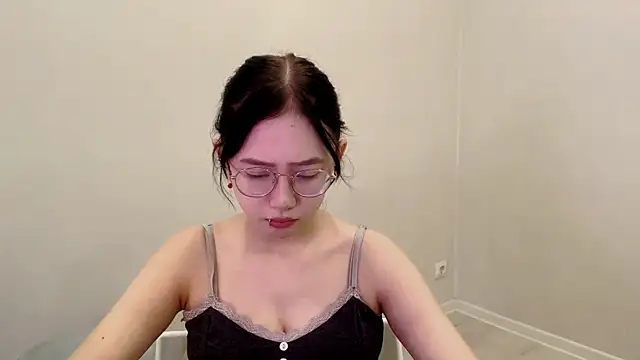 Snapshot of SolvedGlobe chatting on 14, 5, 2026 SolvedGlobe online show from 14, 5, 2026