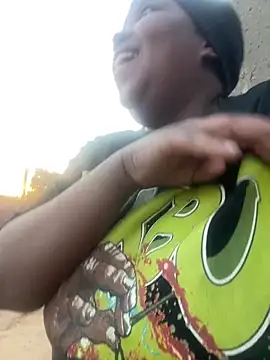 Snapshot of friendlybitch22 chatting on 25, 5, 2026 friendlybitch22 online show from 25, 5, 2026