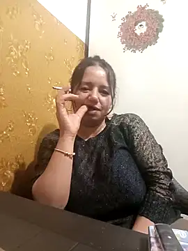 Snapshot of roxana_e43 chatting on 18, 4, 2026 roxana e43 online show from 18, 4, 2026