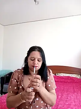 Snapshot of roxana_e43 chatting on 20, 4, 2026 roxana e43 online show from 20, 4, 2026